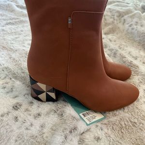 Toms Boots Size 7